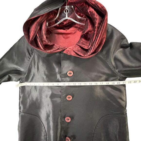 Ubu Reversible Parisian Opera Raincoat Small Black Red iridescent Pleated Hooded - Picture 9 of 15